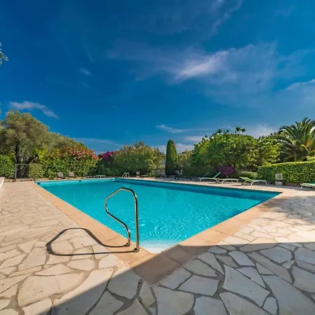 Bright One-bedroom In A Quiet Area Wswimming Pool Apartment *