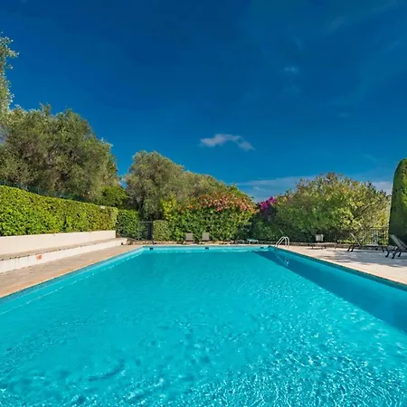 Bright One-bedroom In A Quiet Area Wswimming Pool Apartment Cannes