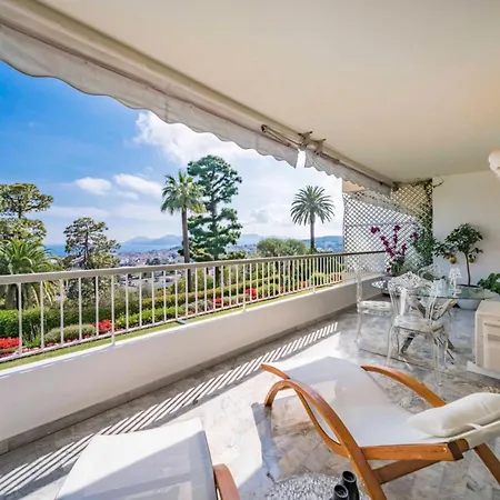 Apartament Bright One-bedroom In A Quiet Area Wswimming Pool
