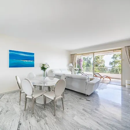 Bright One-bedroom In A Quiet Area Wswimming Pool Apartment Cannes