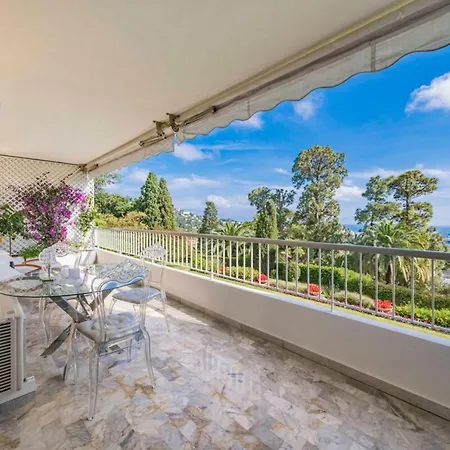 Apartament Bright One-bedroom In A Quiet Area Wswimming Pool
